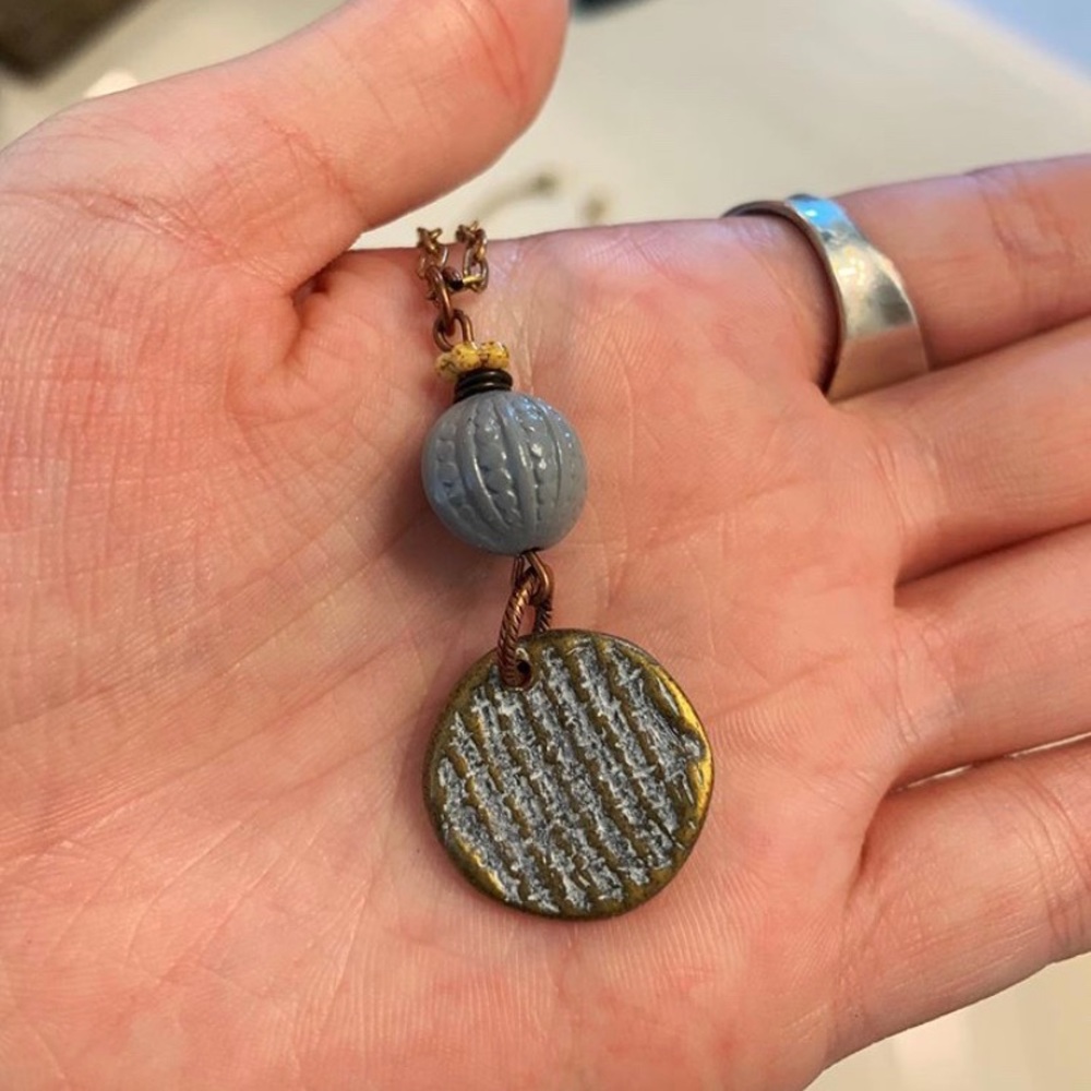 REVERSIBLE PENDANT - Picture 3 of 3